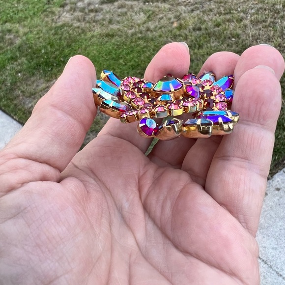 Pinks Red Ruby Aurora Borealis Rhinestone Brooch - Picture 7 of 9